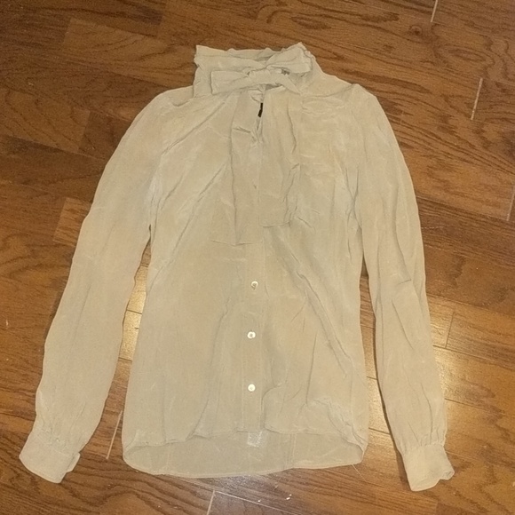 Gucci Tops - Gucci button up silk pussybow shirt